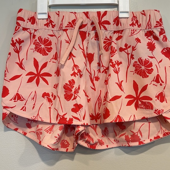 The North Face Women's Class V Mini Short in Pink Red Floral Print Medium - Picture 1 of 7